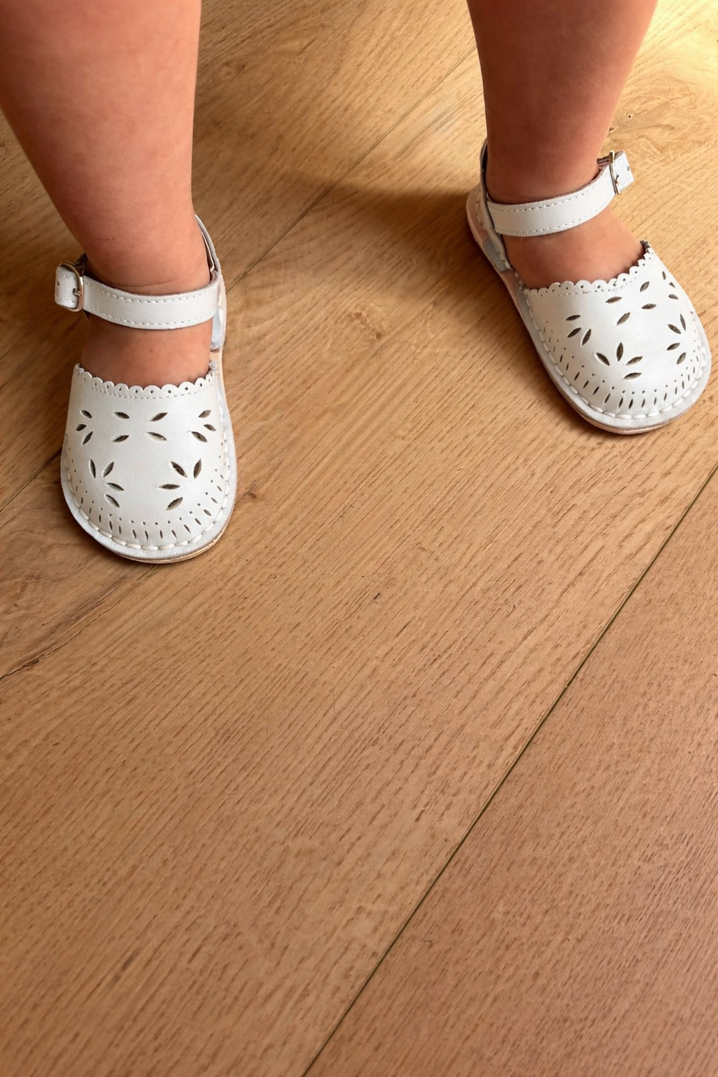 White Yaremi Flat